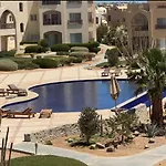 2 Bedrooms Apartment With Pool & Lake Views