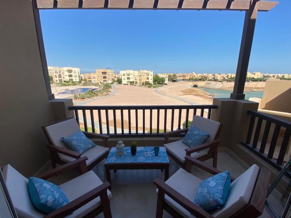 Apartment 2 Bedrooms With Pool & Views *