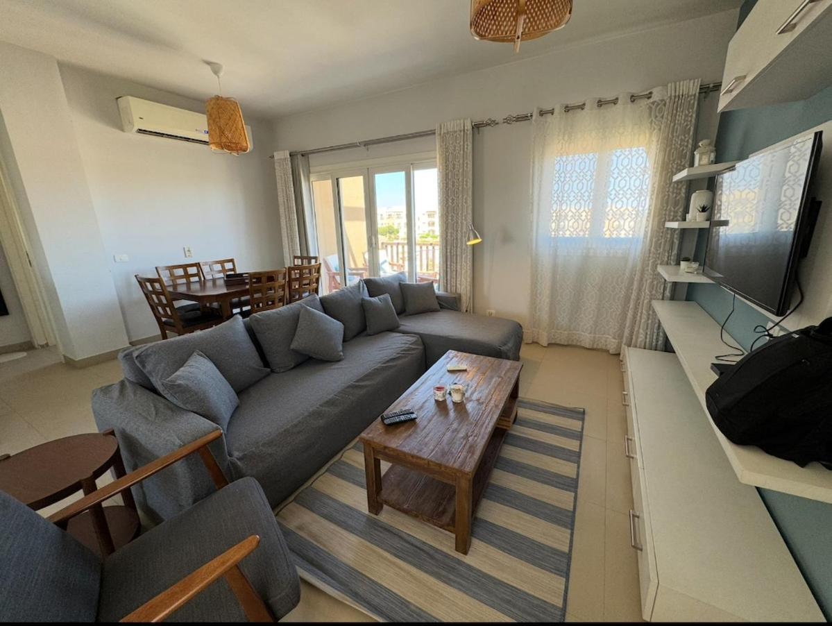 2 Bedrooms With Pool & Views Apartment